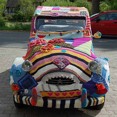 Citroen 2CV had been mercilessly crocheted